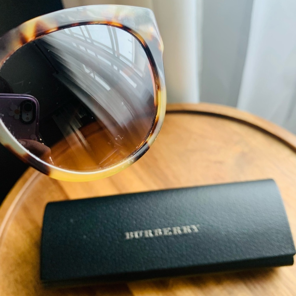Burberry Tortoise Shell Sunglasses B4156 - Picture 7 of 7